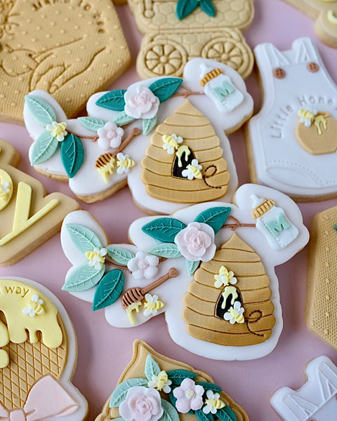 BEEHIVE KIT (PLEASE READ FOR INCLUSIONS)