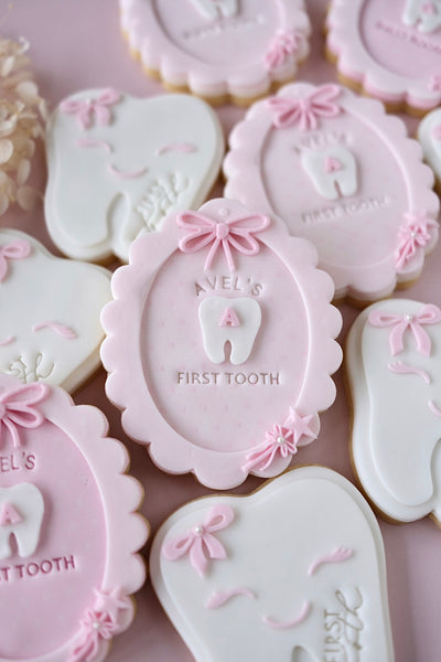 SCALLOP FRAME KIT (STAMP, CUTTER & EDIBLE ICING TEMPLATE)