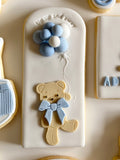 TEDDY HOLDING BALLOON STRING