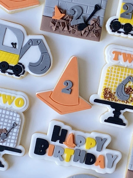 THEME RETURN PRODUCT -Witches hat Pop! Stamp with matching cutter